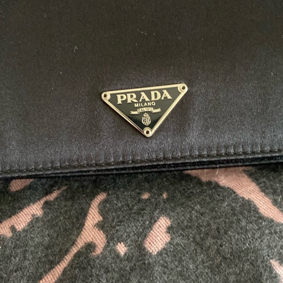 Prada Silk Black Medium Shoulder Bag With Logo Flower Lining Detachable Strap - Picture 6 of 16